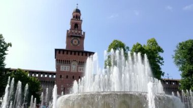 Sforza Kalesi (Castello Sforzesco), İtalya 'da bir kale. Milan 'ın ana simgelerinden biri. 4k