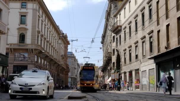 Milan Włochy 2019 Tramwaje Samochody Ludzie Pobliżu Zamku Sforza Castello — Wideo stockowe