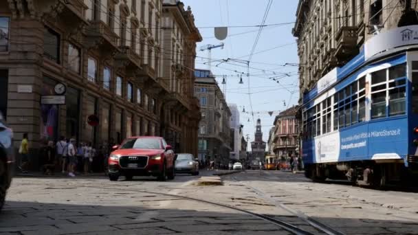 Milan Italy 2019 Tramvaylar Arabalar Talya Bir Kale Olan Sforza — Stok video