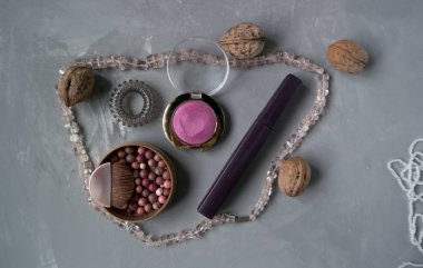 Pembe kadın makyaj seti