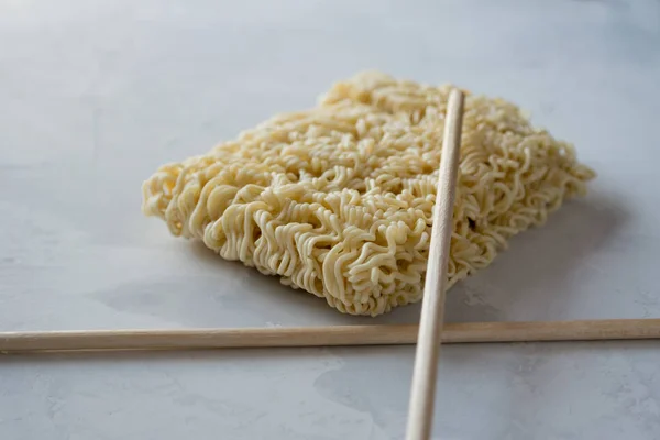 Fideos Instantáneos Palos Madera Fotos de stock libres de derechos