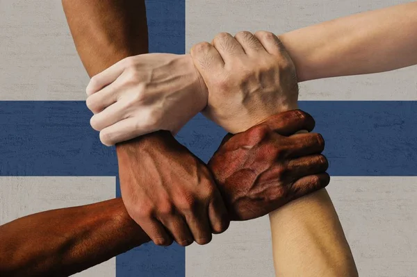 Bandeira finland grupo multicultural de jovens integração diversidade isolada — Fotografia de Stock