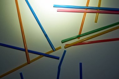 Durmak istimal plastik çöp, deniz üzerinde dur plastik kirliliği, tek kullanımlık plastik çöp içme ret