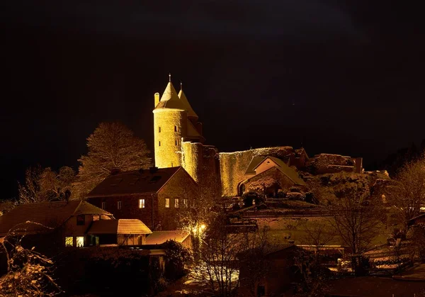Eifel で雪に覆われた冬の夜に Bertradaburg — ストック写真