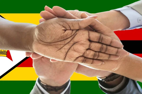 Zimbabwe Bandiera Integrazione Gruppo Multiculturale Giovani — Foto Stock