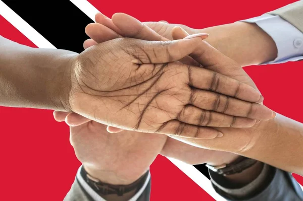 Trinidad Tobago Bayrağı Çok Kültürlü Bir Grup Gencin Kesişmesi — Stok fotoğraf