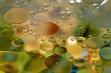 su soyut renkli kayan, sarı petrol düştü