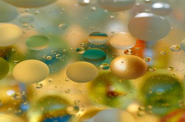 su soyut renkli kayan, sarı petrol düştü