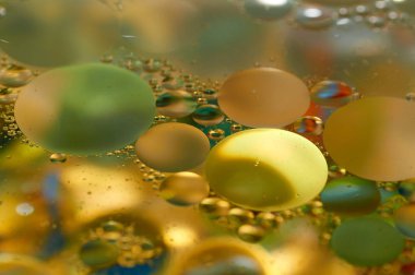 su soyut renkli kayan, sarı petrol düştü