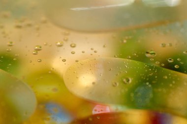 su soyut renkli kayan, sarı petrol düştü