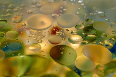 su soyut renkli kayan, sarı petrol düştü