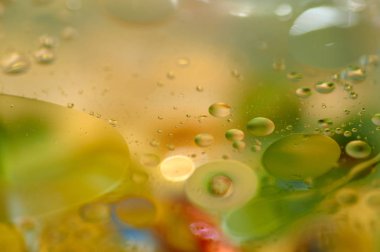 su soyut renkli kayan, sarı petrol düştü