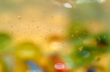 su soyut renkli kayan, sarı petrol düştü