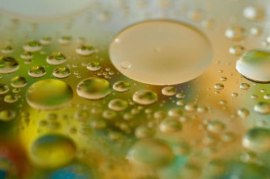 su soyut renkli kayan, sarı petrol düştü