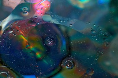 soyut renkli petrol düştü suda yüzen