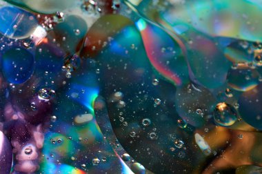 soyut renkli petrol düştü suda yüzen