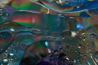 soyut renkli petrol düştü suda yüzen