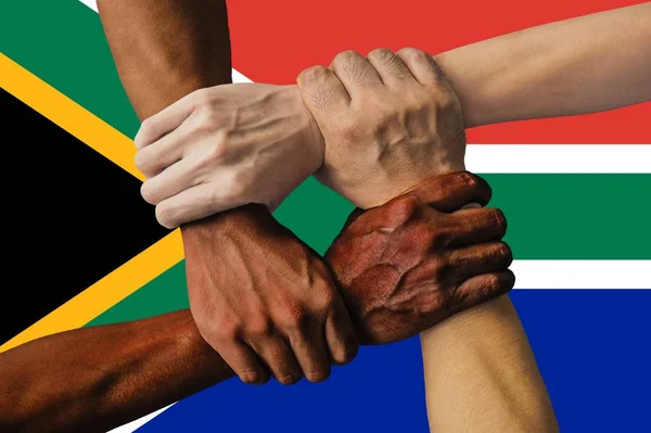 Zuid-Afrika vlag, intergratie van een multiculturele groep jongeren — Stockfoto