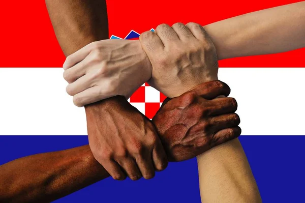 Прапор Хорватії, інтеграція багатокультурної група молодих людей — стокове фото