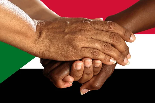 苏丹国旗, 融合了一个多文化的青年群体 — 图库照片