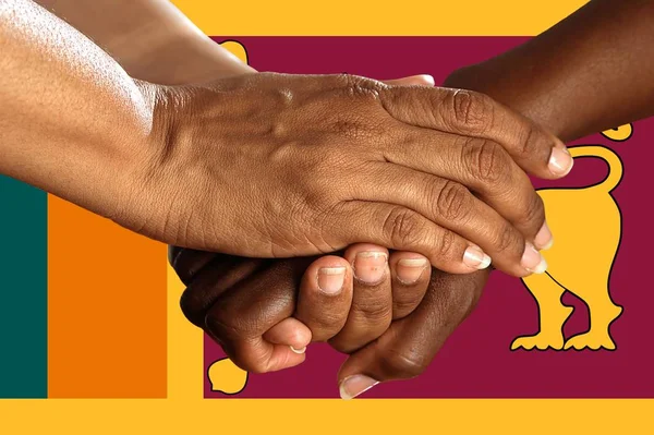 Sri Lanka bandiera, integrazione di un gruppo multiculturale di giovani — Foto Stock
