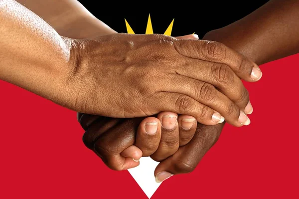 Bandiera Antigua e Barbuda, integrazione di un gruppo multiculturale di giovani — Foto Stock
