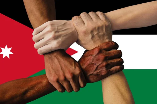 约旦国旗，多文化青年群体的交织 — 图库照片