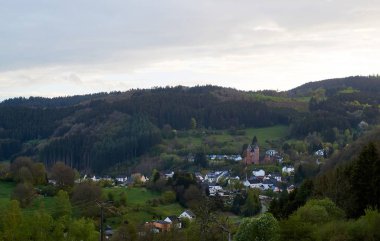 Eifel, Almanya'nın etek tepelerinde yer alan küçük bir köy.