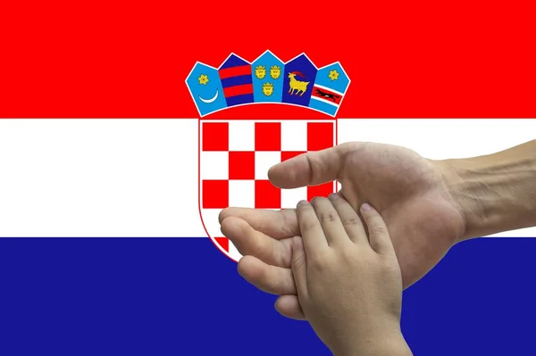 Прапор Хорватії, інтеграція багатокультурної група молодих людей — стокове фото