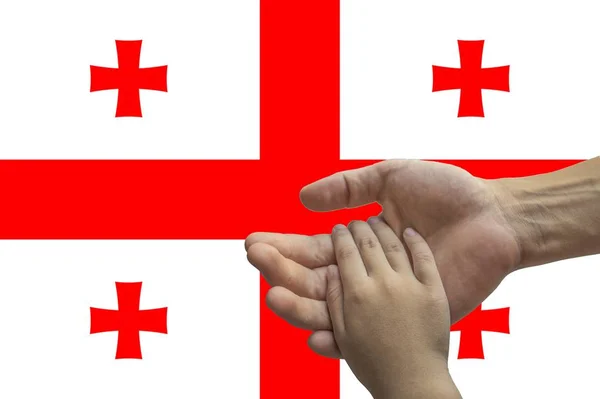 Bandera de Georgia, integración de un grupo multicultural de jóvenes — Foto de Stock