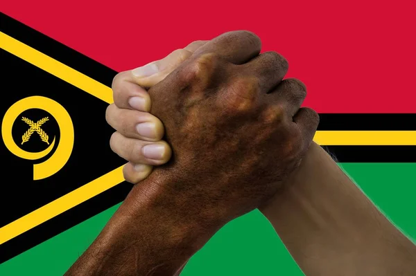 Vanuatu bayrağı, çok kültürlü gençlerden oluşan bir grubun kesişmesi — Stok fotoğraf