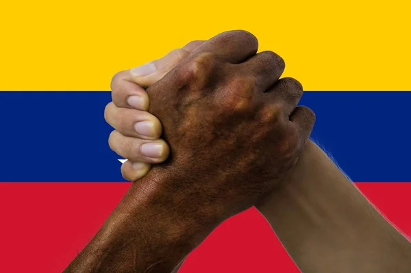 Bandera de venezuela, integración de un grupo multicultural de jóvenes — Foto de Stock