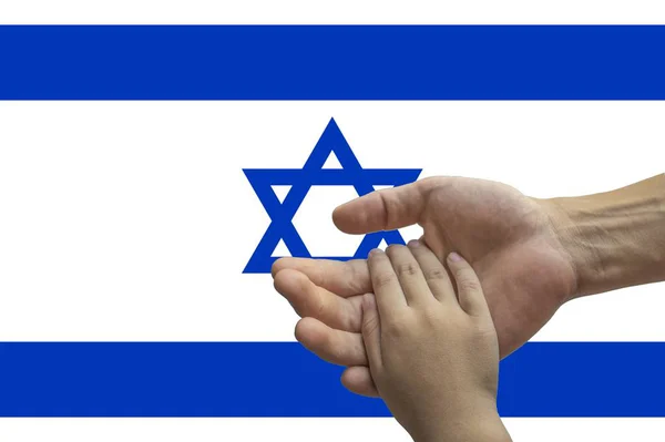 以色列国旗，多文化青年群体的融合 — 图库照片