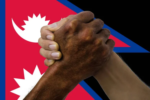 ネパールの国旗、若者の多文化グループの相互作用 — ストック写真