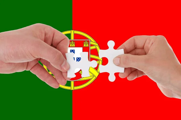 Portugal vlag, intergratie van een multiculturele groep jongeren — Stockfoto