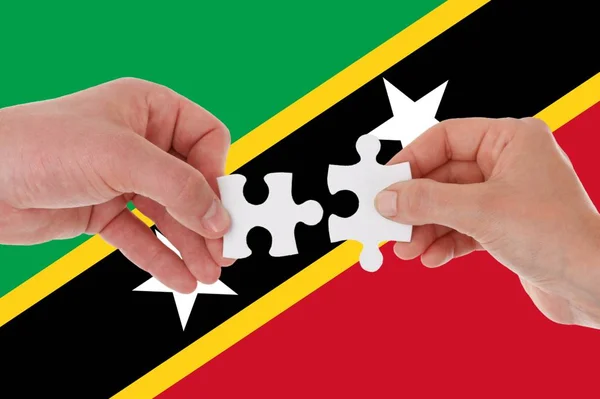 Saint Vincent ve Grenadinler Bayrağı, gençlerin çok kültürlü bir grup intergration — Stok fotoğraf