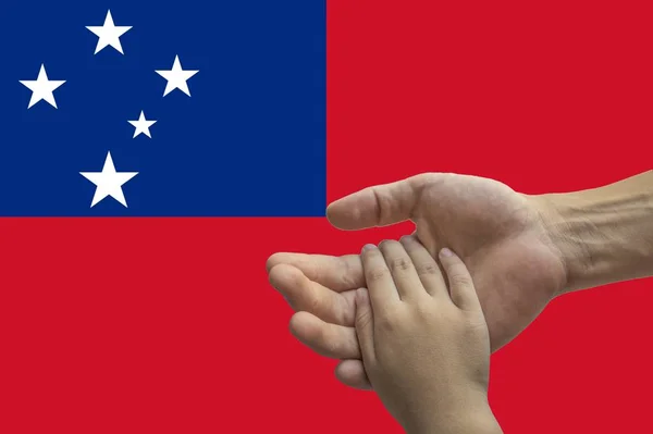 Samoa-Flagge, Integration einer multikulturellen Gruppe junger Menschen — Stockfoto