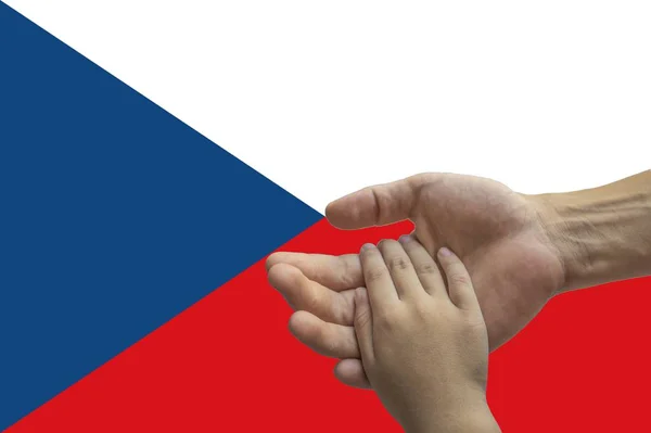 Прапор Чеської Республіки, інтерграція багатокультурної групи молодих людей — стокове фото