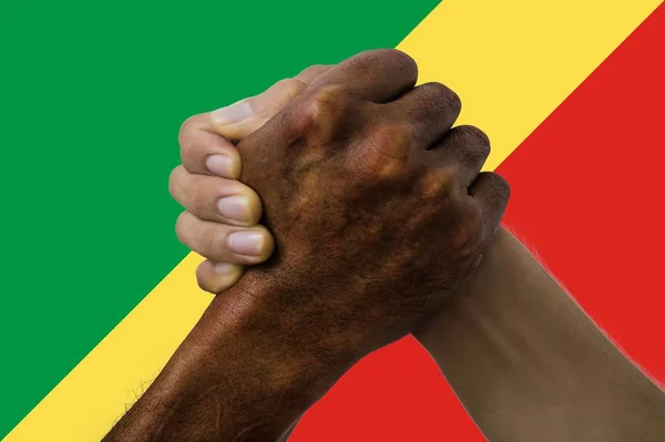 コンゴの旗、若い人の多文化のグループの統合 — ストック写真