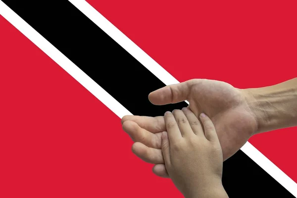 Trinidad e tobago bandeira, intergração de um grupo multicultural de jovens — Fotografia de Stock