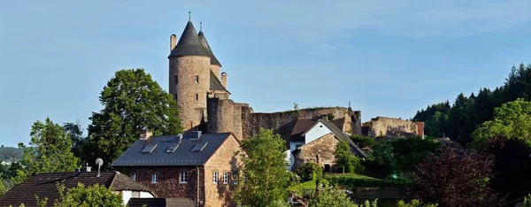 Foto panorámica del Castillo de Bertrada en Muerlenbach Alemania . — Foto de Stock
