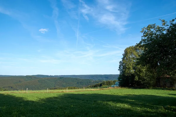 Letní krajina v Eifelu v Německu. — Stock fotografie