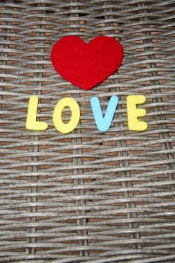 Aşk sözcüğü keçeden yapılır..