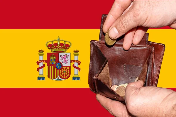 スペインのコロナウイルスによって引き起こされた世界的な金融危機を示す空の財布 — ストック写真