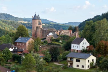 Bertradaburg, Almanya 'nın Rhineland-Palatinate eyaletinde yer alan Vulkaneifel ilindeki Muerlenbach köyünün yukarısındaki bir kaya çıkıntısı üzerinde yıkılmış bir tepe kalesidir.