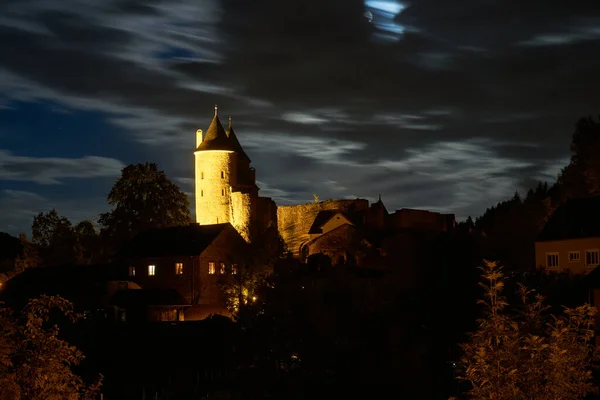 Dolunayda Gece Gökyüzünde Hayalet Bir Kale — Stok fotoğraf