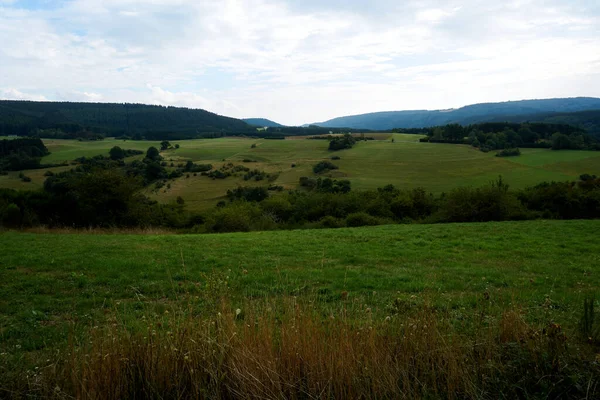 Podzimní krajina s barevnými stromy v blízkosti Daun, Eifel — Stock fotografie