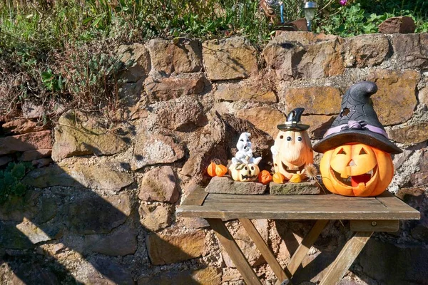 Una Calabaza Halloween Brillante Hecha Cerámica —  Fotos de Stock