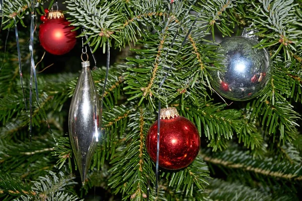 Χριστουγεννιάτικη Σύνθεση Χριστουγεννιάτικη Μπάλα Και Διακόσμηση — Φωτογραφία Αρχείου
