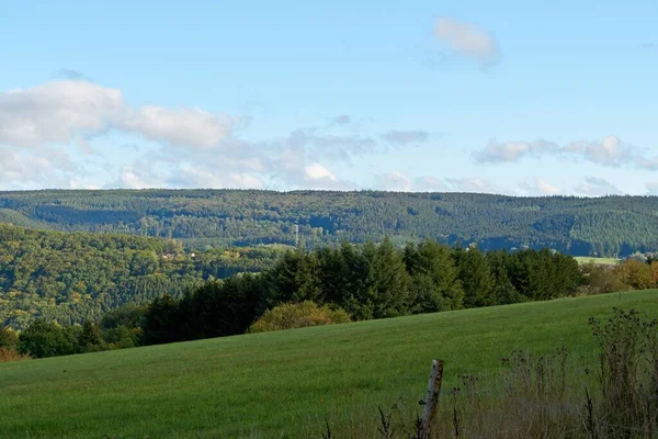 Outono paisagem com árvores coloridas perto de Daun, Eifel — Fotografia de Stock